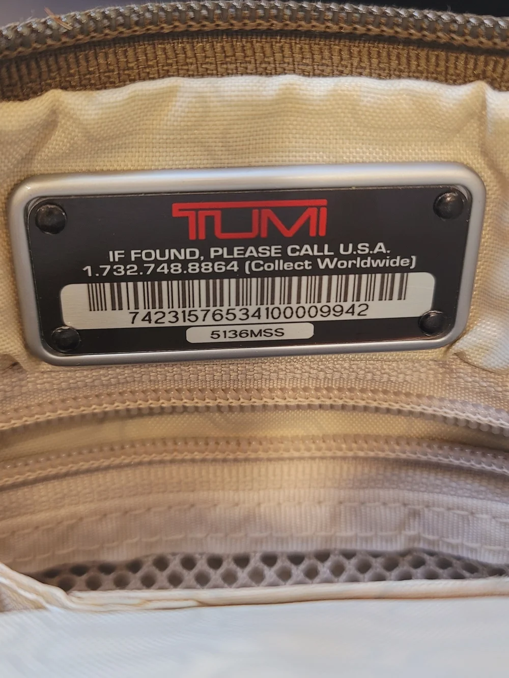 Tumi olive green